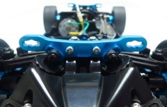 (TT02-008BU) TT-02 přední/zadní držák tlumičů hliníkový (1ks)